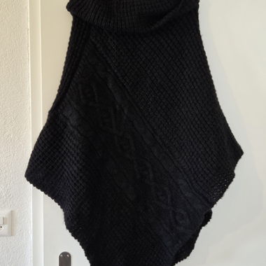 Strickponcho schwarz