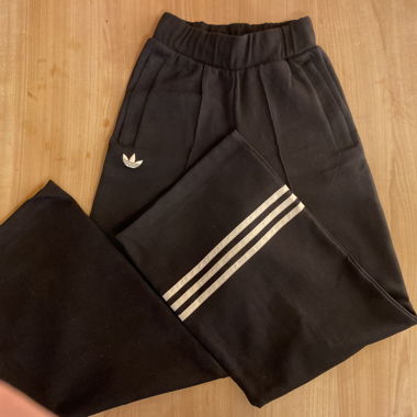 Schwarze Adidas Stoffhose
