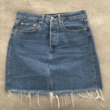 Levi's skirt 28