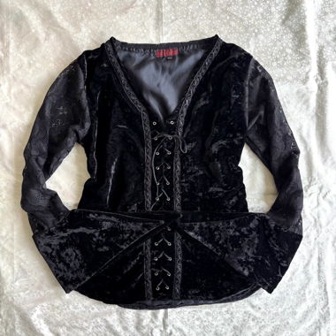 “Chronicle crow” lace up gothic long sleeves top