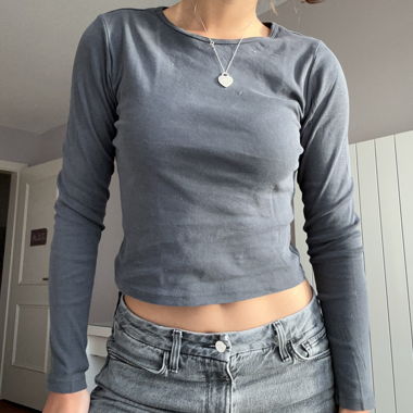 SUBDUED TOP