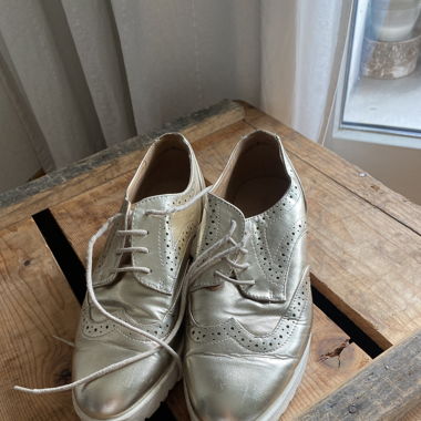goldene Schuhe