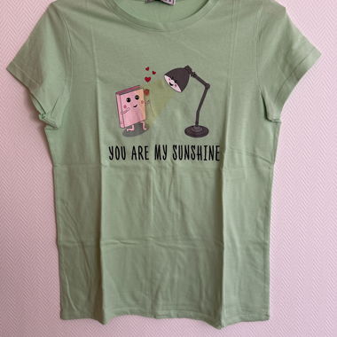 T-shirt verde stampata "You are my sunshine"