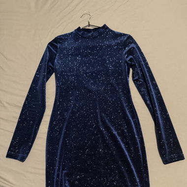 Blaues Glitzerkleid
