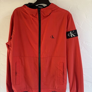 Giacca con cappuccio rossa Calvin Klein Jeans