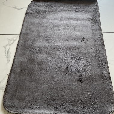 Tappeto grigio rettangolare