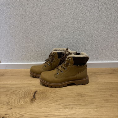 Bottes brun clair avec doublure en fourrure
