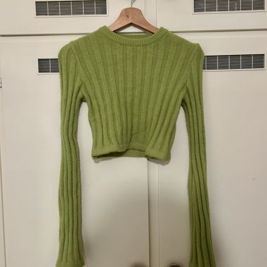 Very cropped very warm sweater