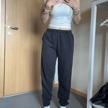 Schwarze Jogginghose