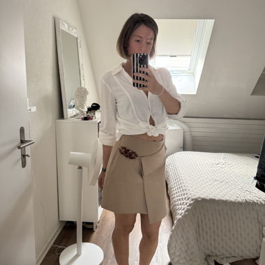 Beige skirt 