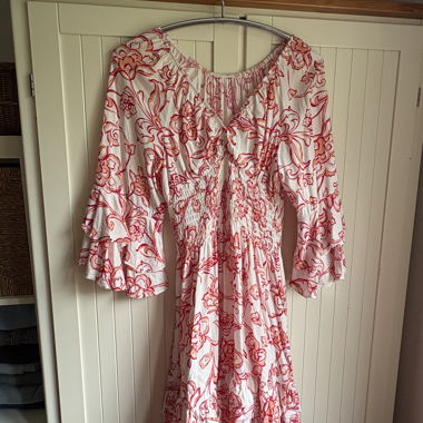 Patterned dress with ruffle