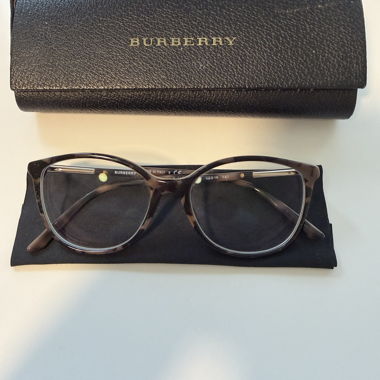 Lunettes Burberry avec étui