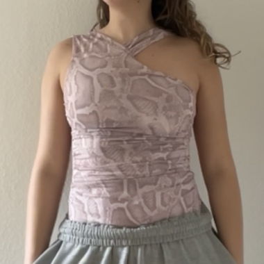 Pinker Body mit einseitigem Träger