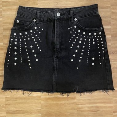 Black denim skirt with studs