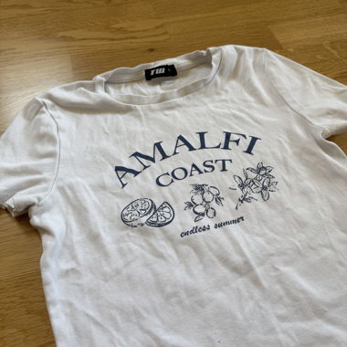 T-shirt bianca con grafica