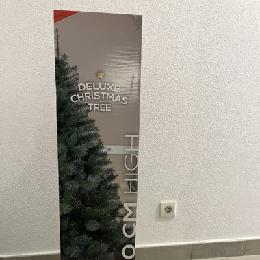 Christmas tree (2.10m) unopened 