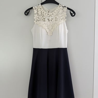Spitzen-Contrast-Kleid