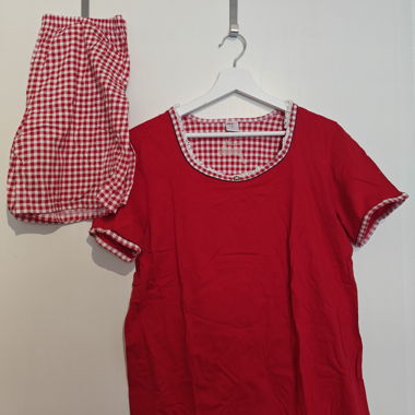 Completo da donna rosso con quadri