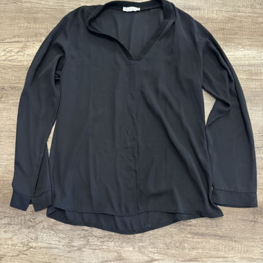 Black Blouse Scarlet Roos