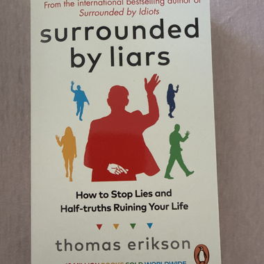 Libro Surrounded by Liars