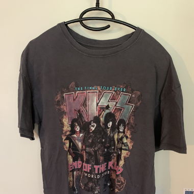 kiss t-shirt