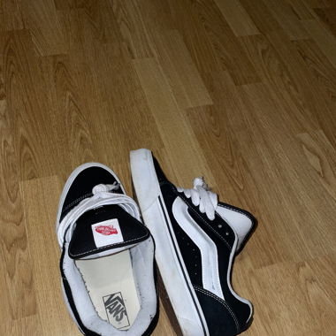 Vans Knu School