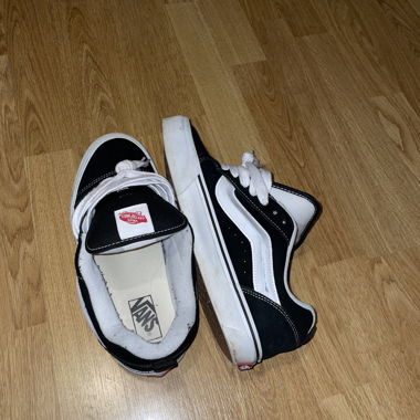 Vans Knu School