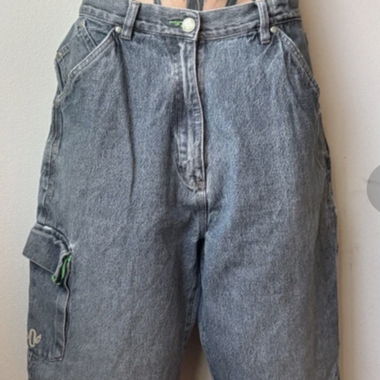 Baggy-Denim-Shorts von der Marke OutKast