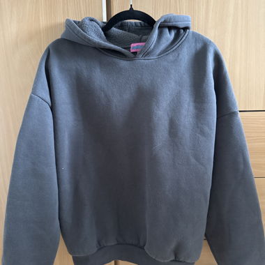 Grauer Hoodie mit Pinke schleife von edikted