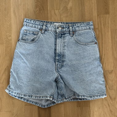 Short en jean Zara, taille 38