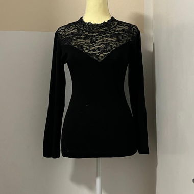 Schwarzes Spitzen-Top INFIL