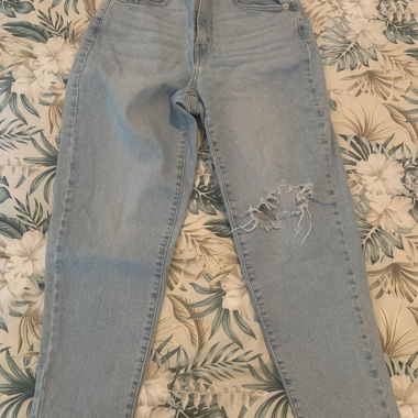 Levi's High-Waist Mom Jeans