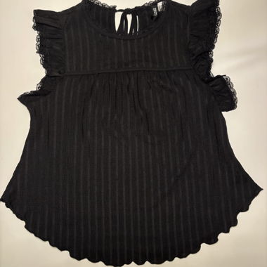 Top nero stile scandinavo