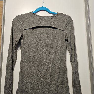 Crop top with neckline