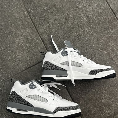 Jordan Sneaker weiss/grau