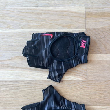 Weight lifting gloves