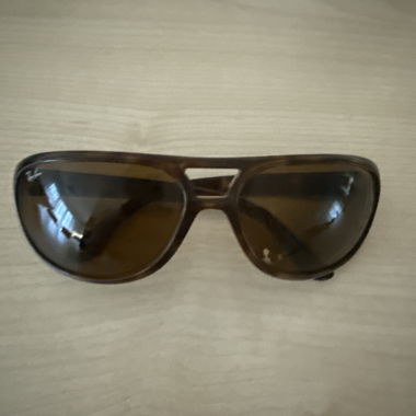 Sonnenbrille braun