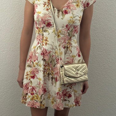 Robe florale blanche Oasis élégante midi d'été