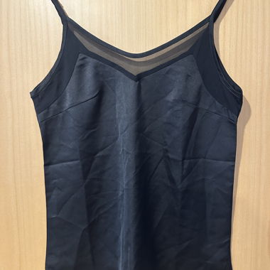 Top in raso nero