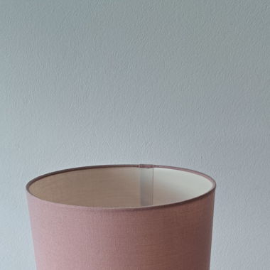 Tisch- / Nachttisch-Lampe. Mattweiss/rosé. 