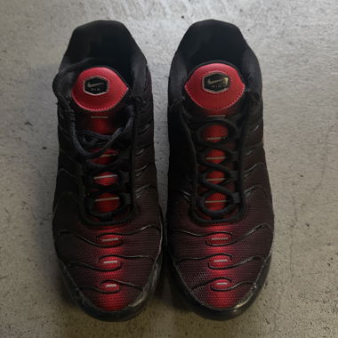 Nike TN Sneaker rot/schwarz Gr. 39
