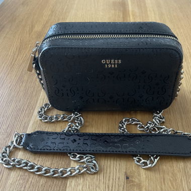 Guess - Tabbi Mini Crossbody Camera - Schwarz
