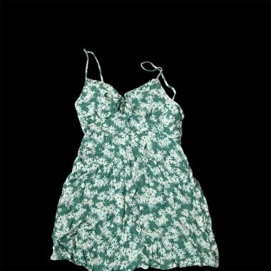 Cute summer dress with details!