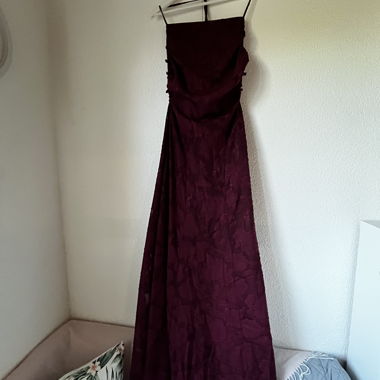 Abito in pizzo bordeaux