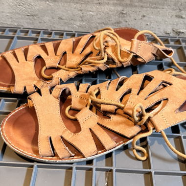 Sandales en cuir marron