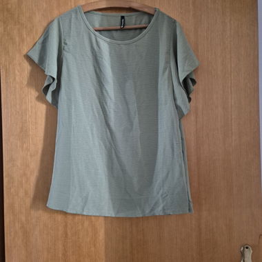 Light Green T-shirt with Ruffle Sleeves