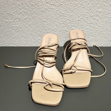 Hohe Schuhe mit Schnürung