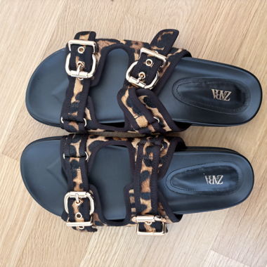 Sandali leopard Zara