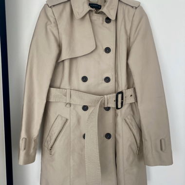 Beige trench coat, M