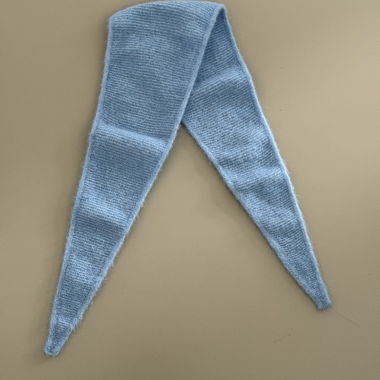 Blauer Strick-Schal